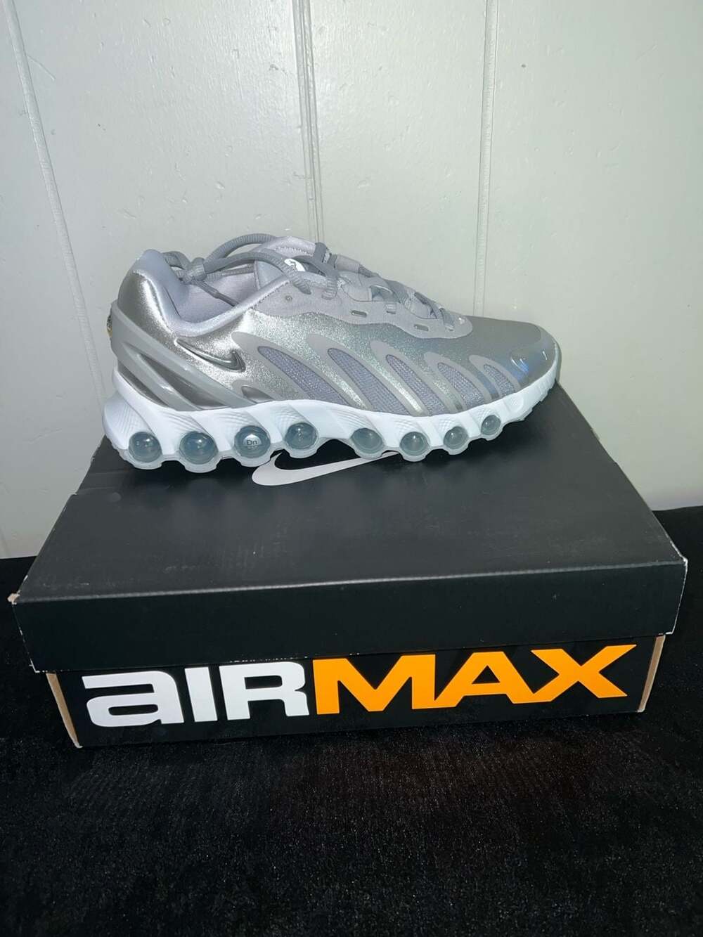 New! Nike Air Max DN8 Wolf Grey/Metallic Silver Shoes. Youth's 5.5Y. Women's 7.